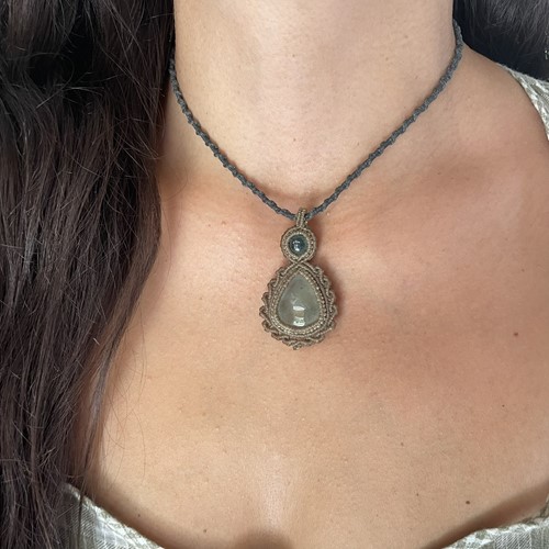 Μακραμέ κολιέ με Πρενίτη και Τουρμαλίνη