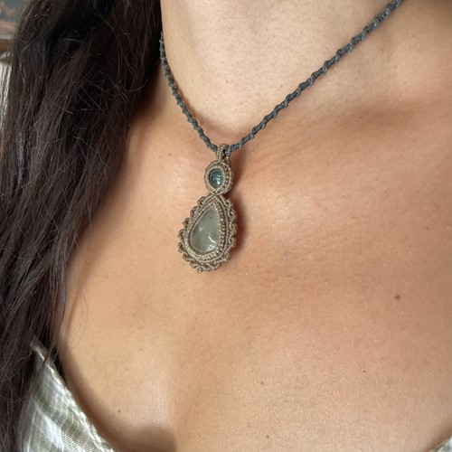 Μακραμέ κολιέ με Πρενίτη και Τουρμαλίνη