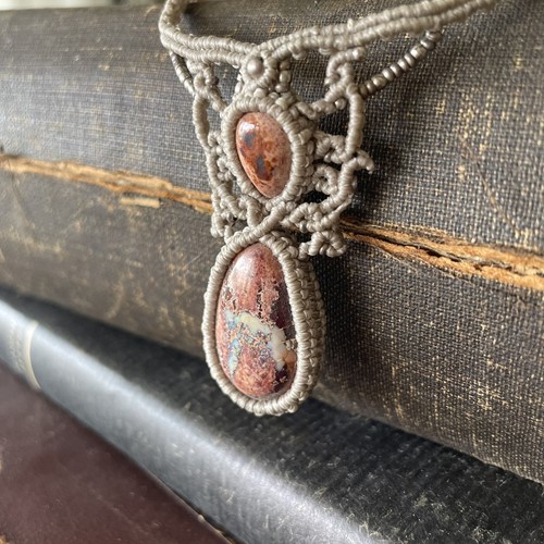 Μακραμέ κολιέ με Μεξικάνικο Οπάλιο της Φωτιάς