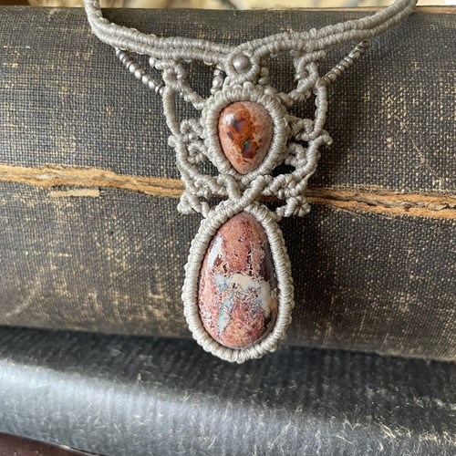 Μακραμέ κολιέ με Μεξικάνικο Οπάλιο της Φωτιάς