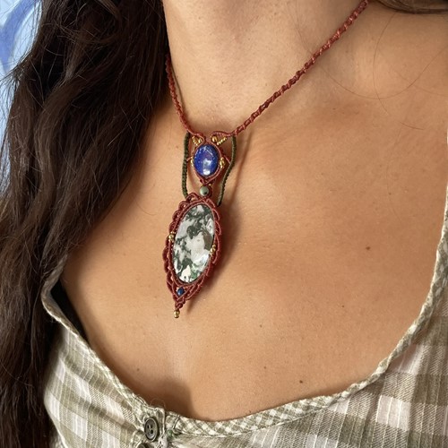 Μακραμέ κολιέ με Ίασπη και Λάπι Λάζουλι