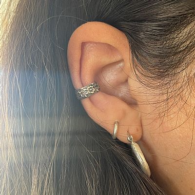 Floral earcuff
