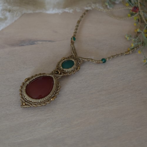 Μακραμέ κολιέ με Κορνεόλη και Πράσινο Αχάτη