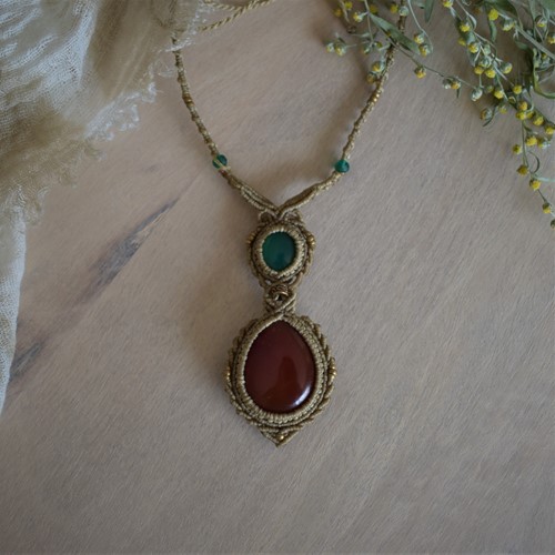 Μακραμέ κολιέ με Κορνεόλη και Πράσινο Αχάτη