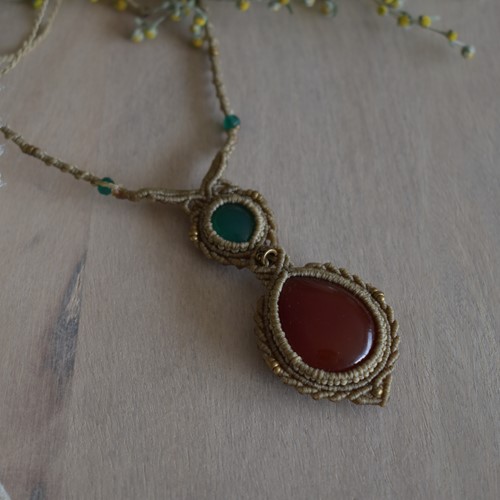 Μακραμέ κολιέ με Κορνεόλη και Πράσινο Αχάτη